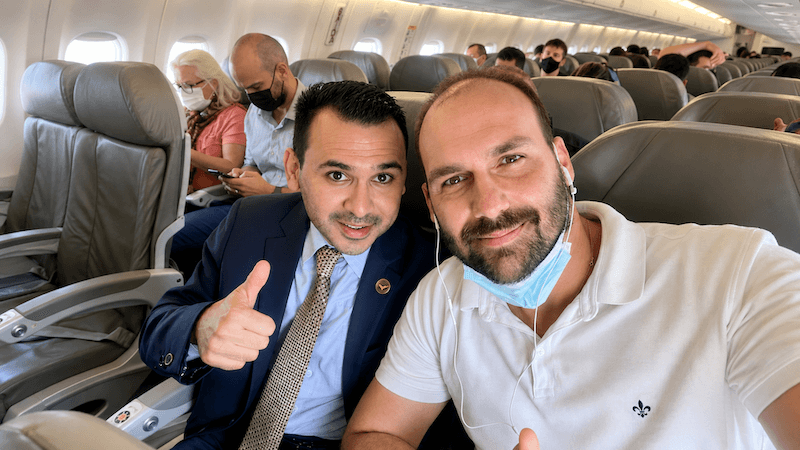 Eduardo Bittar travels with Eduardo Bolsonaro to the “Deep Brazil” event and meets with Vox leaders